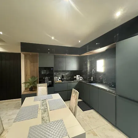 3 Bedrooms In Puerto Banus Apartment *